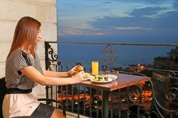 Room Service - Dining